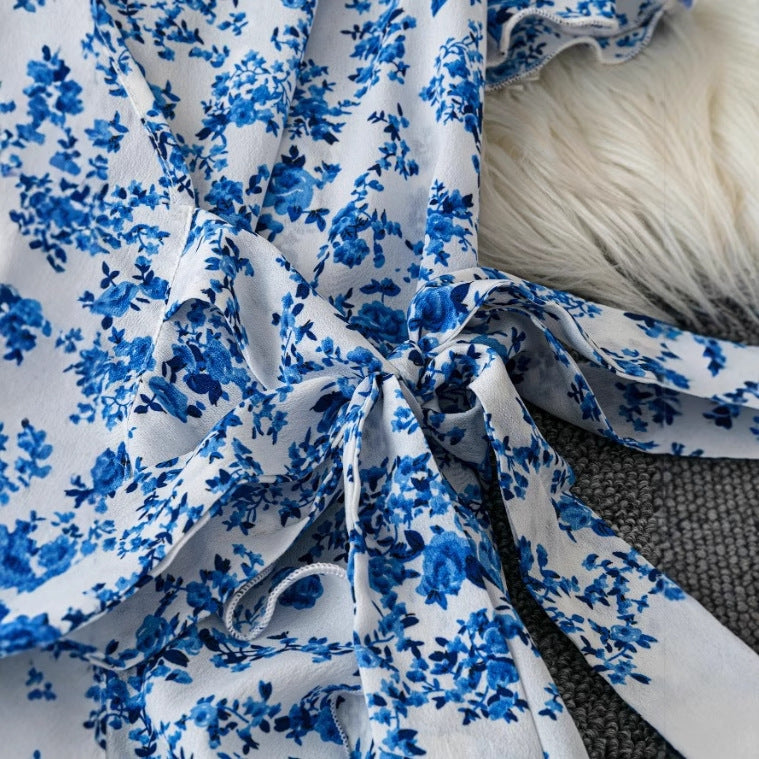 Short-sleeved V-neck Waist-cinching A-line Flared Dress